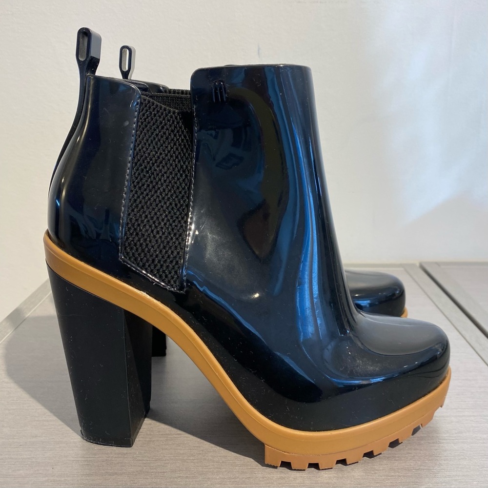Melissa Gloss Chelsea Lug-Heel Boot - Black - Picture 3 of 12